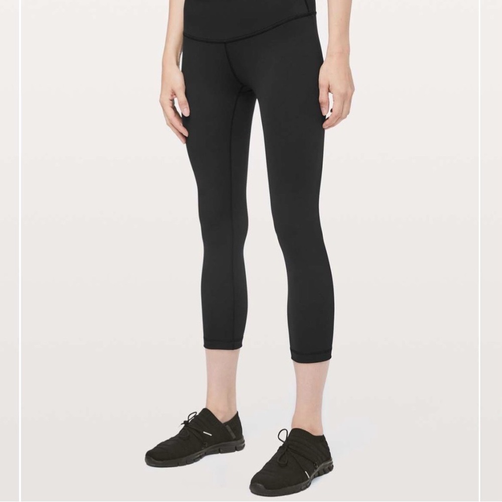 Lululemon Wunder Under Crop Leggings Black  Size 6. Compression Yoga Workout